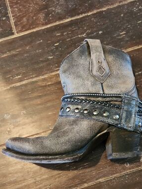 Corral Gray Studded Western Ankle Boots Dize 8.5